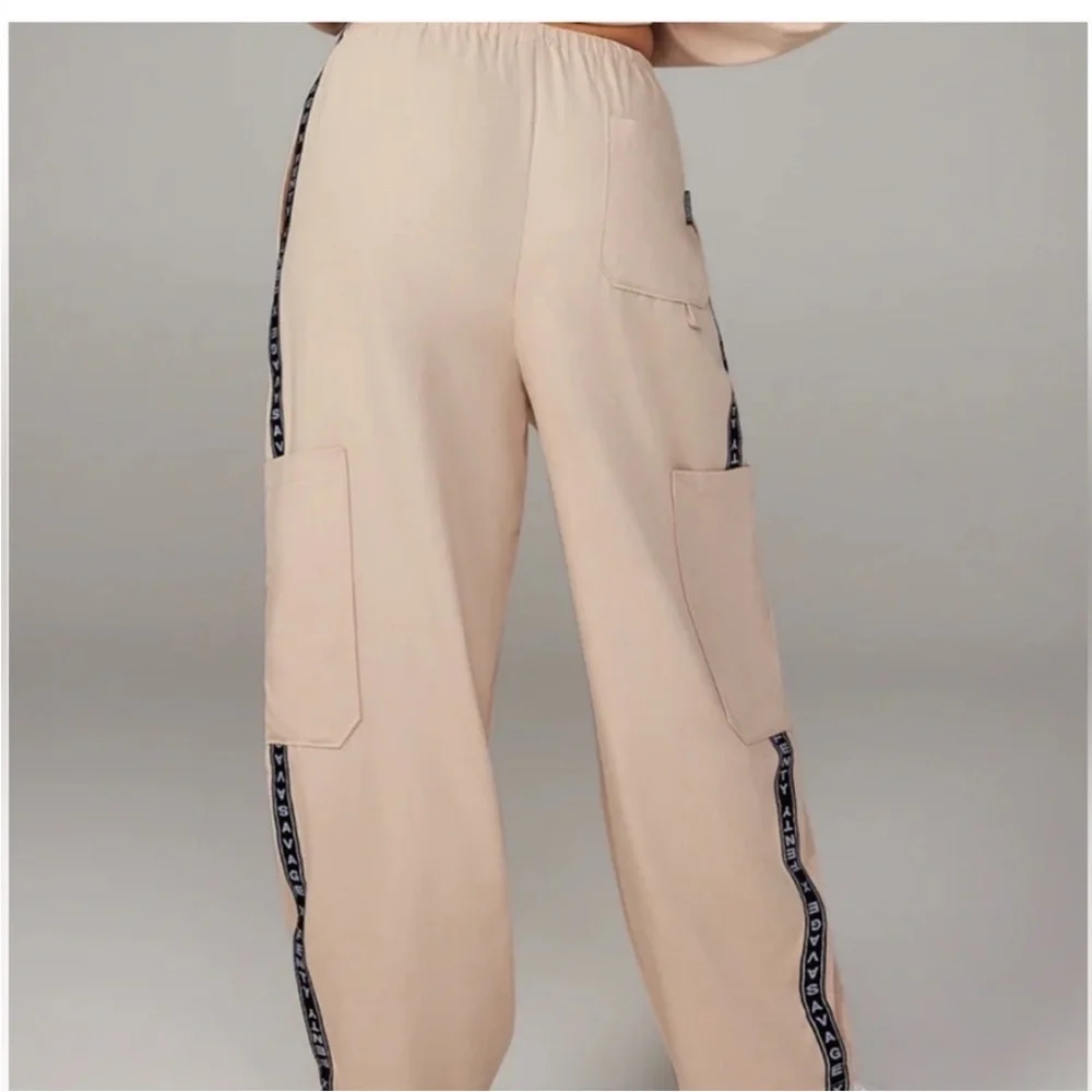 Savage X FENTY Women’s Pants Oversized Logo Wide Leg Pants New size Large - Picture 4 of 16